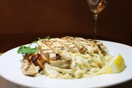 Fettuccine Alfredo with Chicken for Meal Delivery in Chicago | Meal Village