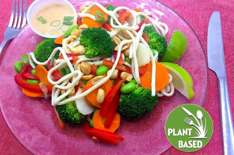 Chilled soba noodle bowl with broccoli, carrots, edamame and Thai peanut sauce.