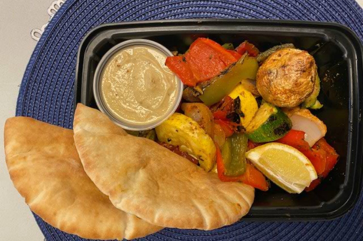 Grilled peppers, squash and mushrooms served on pita bread with lemon hummus.