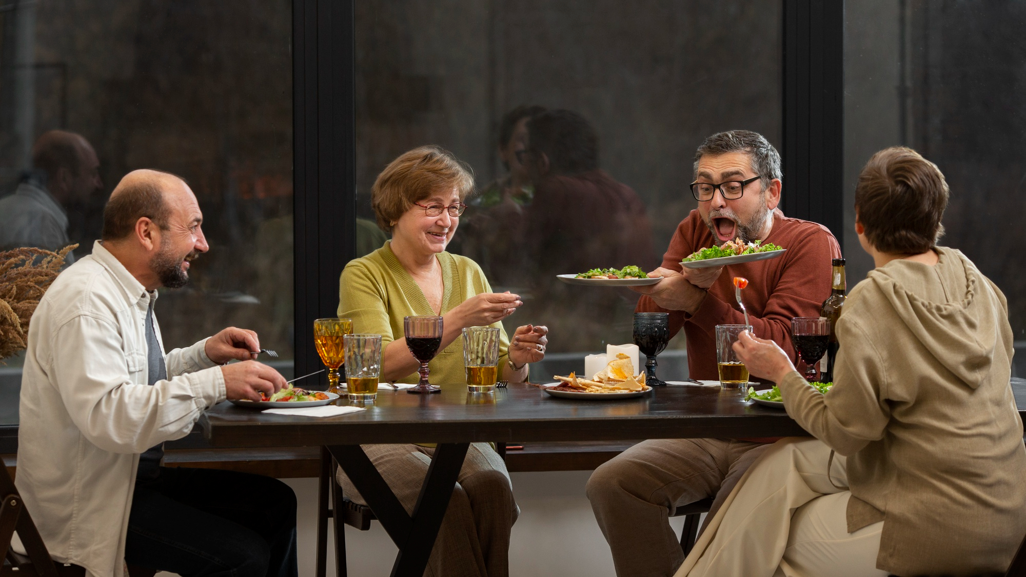 american-seniors-enjoying-dinner-at-table