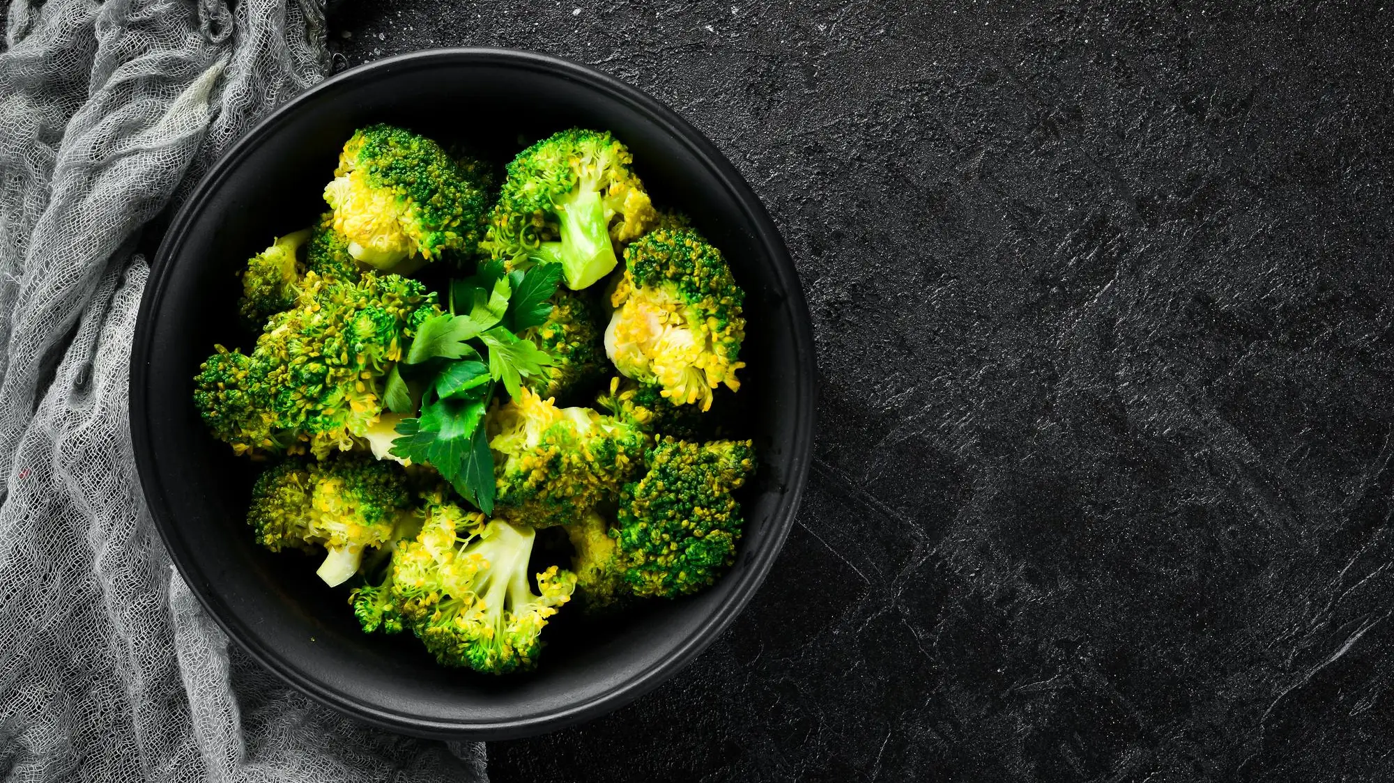 high-fiber-low-carb-broccoli-dish